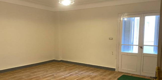 شقة للبيع فى زيزينيا - قسم الرمل - الإسكندرية