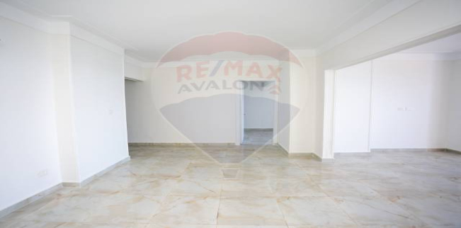 شقة للبيع فى لوران - قسم الرمل - الإسكندرية