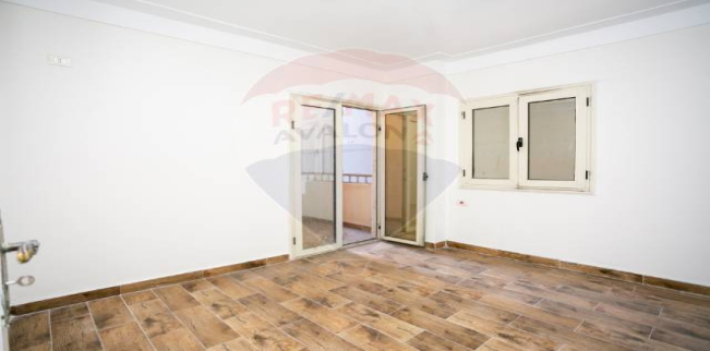 شقة للبيع فى لوران - قسم الرمل - الإسكندرية